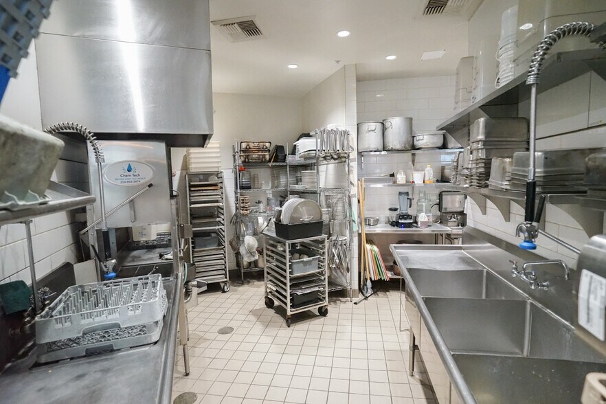 More Photos Of 200 W River Rd, Ripon General Retail For Lease