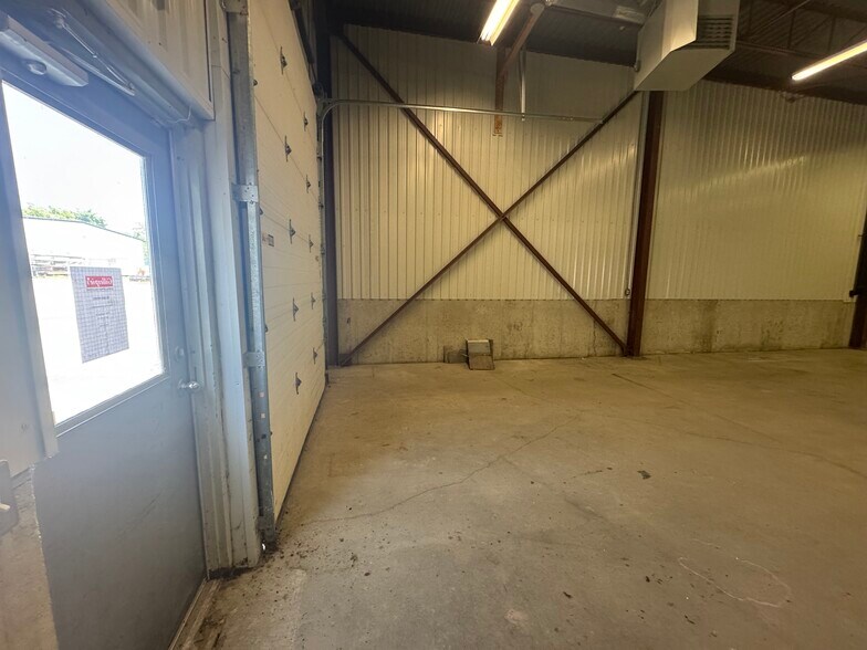 More Photos Of 121 Jason St, Owen Sound Warehouse For Lease