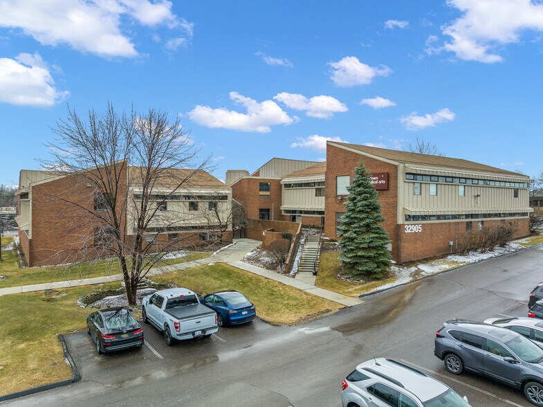 More Photos Of 32905 W 12 Mile Rd, Farmington Hills Medical For Sale