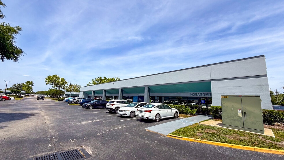 More Photos Of 5730-5892 S Semoran Blvd, Orlando Unknown For Lease