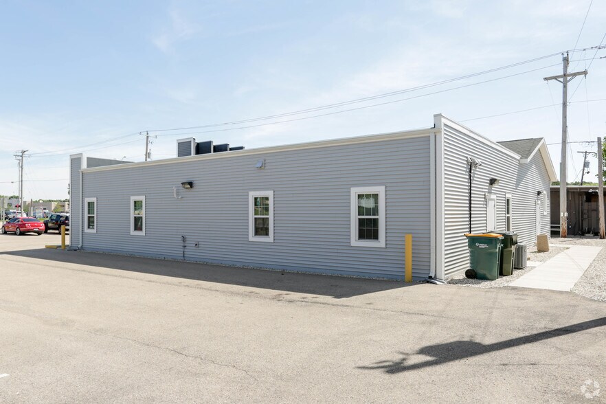More Photos Of 809 Park Ave, Beaver Dam Office For Sale