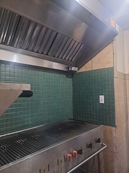 More Photos Of 500 W North St, Enterprise Restaurant For Sale