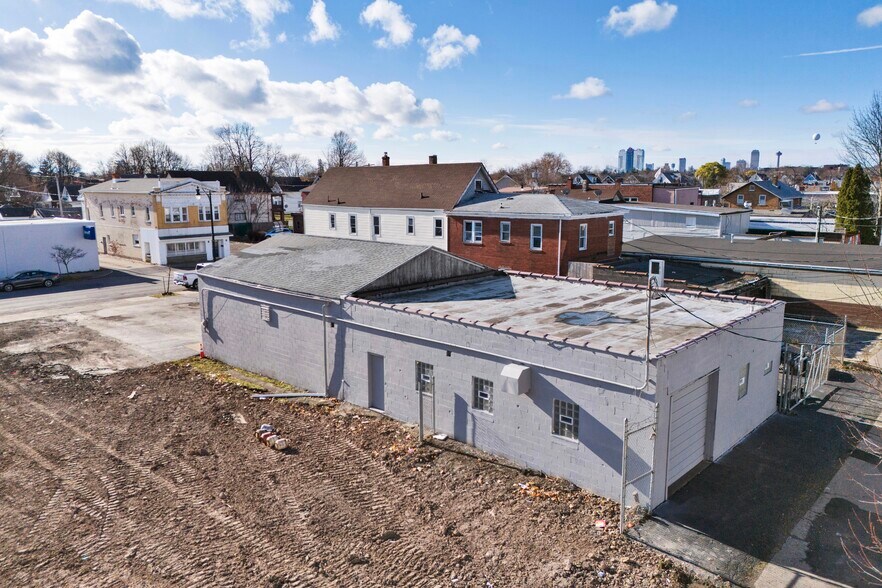 More Photos Of 2514 Pine Ave, Niagara Falls General Retail For Sale