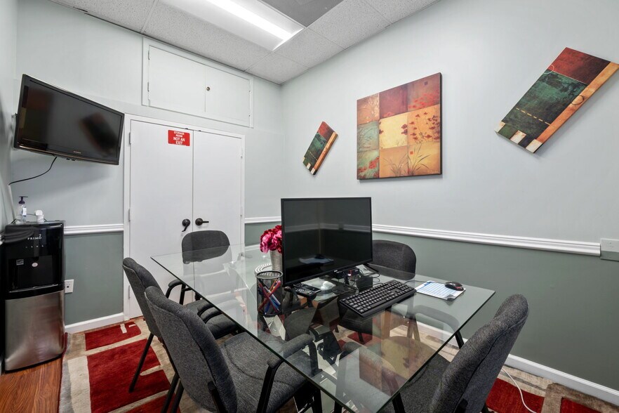 More Photos Of 101 Chestnut St, Gaithersburg Office For Sale