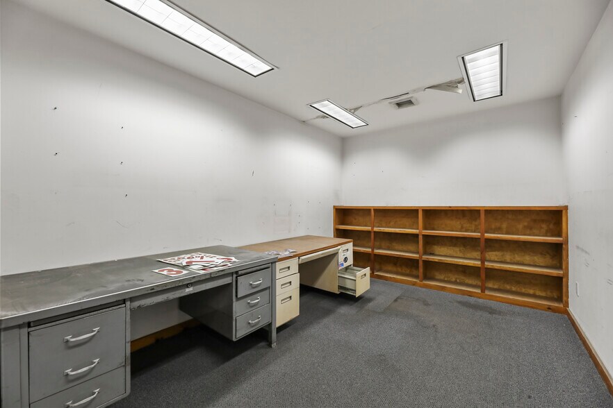 More Photos Of 1311 East St, Pittsfield Industrial For Sale