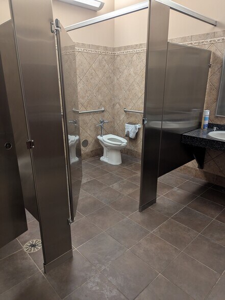 More Photos Of 3900 McCarty Ln, Lafayette Office For Sale