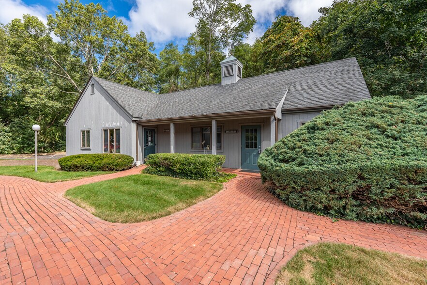 More Photos Of 508 Main Rd, Riverhead Medical For Sale