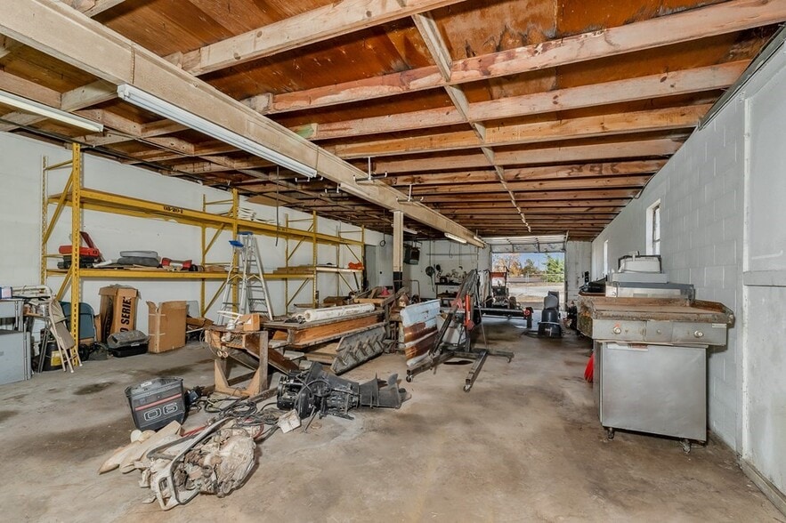 More Photos Of 1470 S Jefferson Ave, Cookeville Showroom For Sale