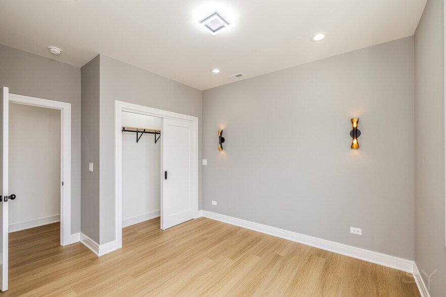 More Photos Of 3018 Polk st, Chicago Apartments For Sale
