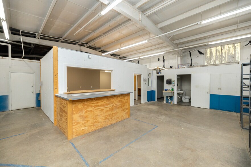 More Photos Of 130 E 10th Ave, South Hutchinson Industrial For Sale