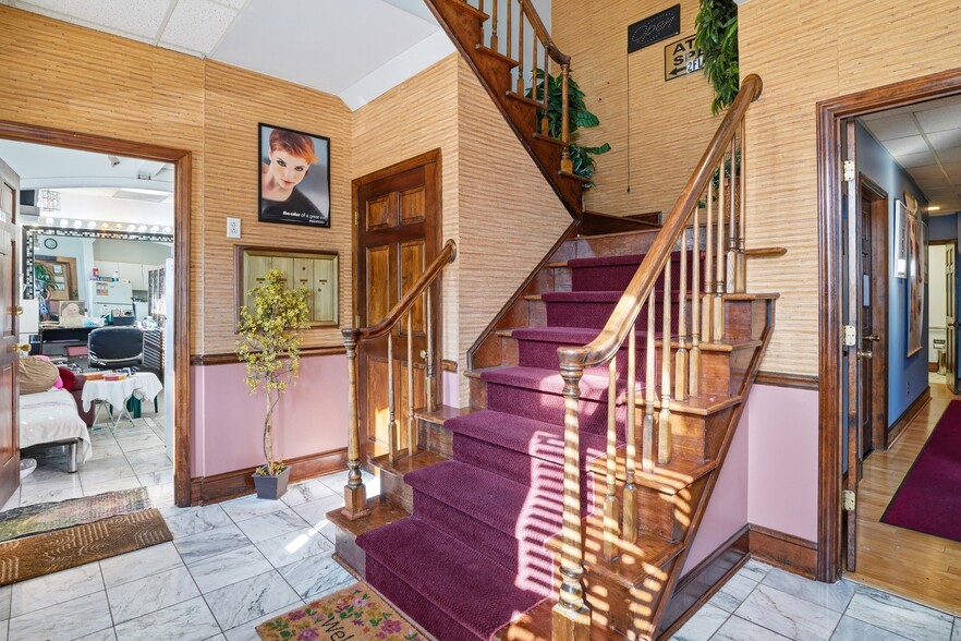 More Photos Of 5808 Monroe Rd, Charlotte Office For Sale