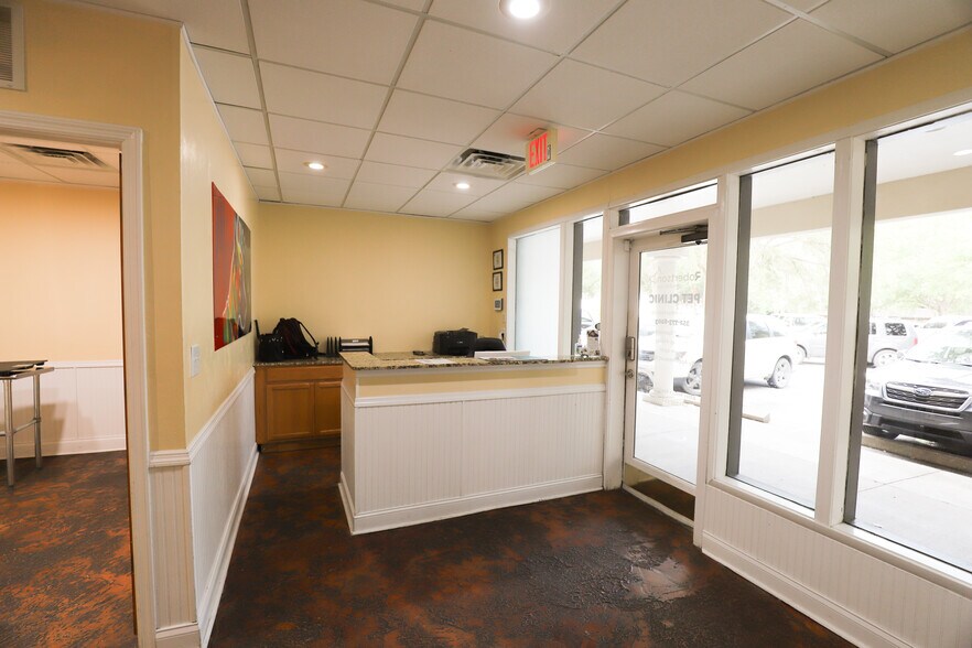 More Photos Of 500 NW 60th St, Gainesville Storefront Retail Office For Lease