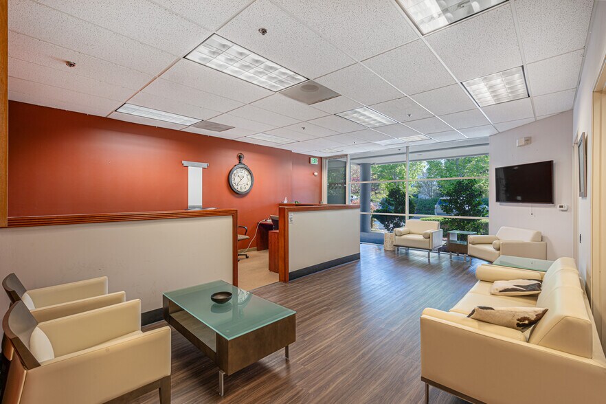More Photos Of 737 Southpoint Blvd, Petaluma Research And Development For Sale