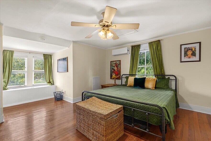 More Photos Of 702 E Main St, Round Rock Office Residential For Sale
