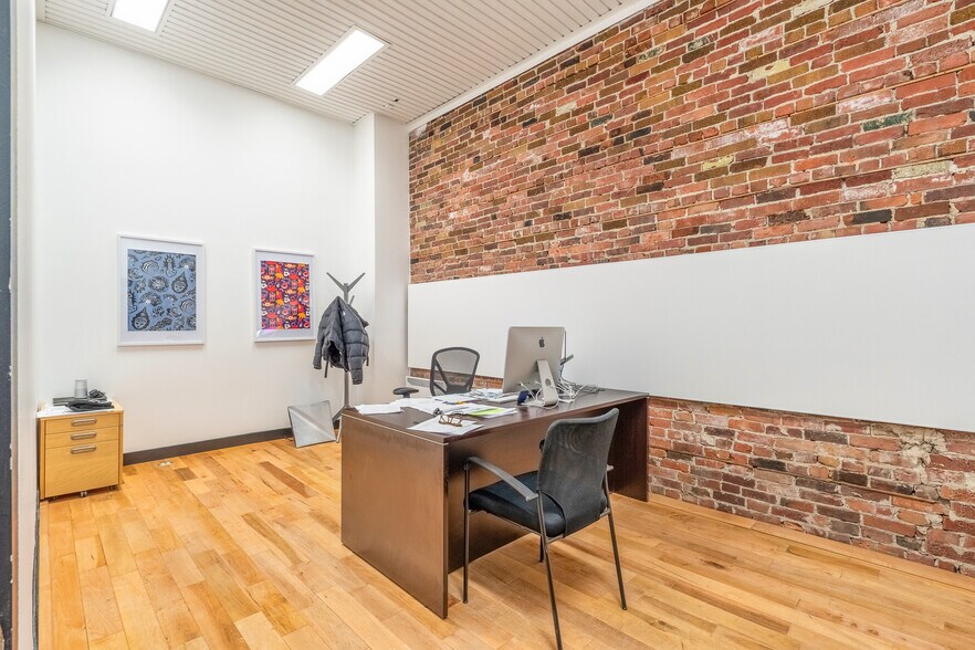 More Photos Of 40-42 Rue Wellington N, Sherbrooke Storefront Retail Office For Sale