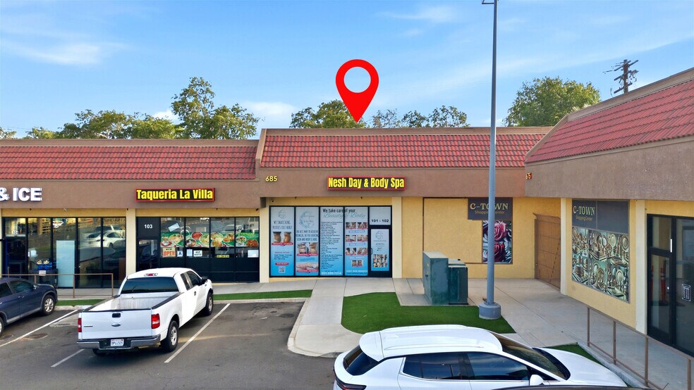 More Photos Of 685 E Grand Blvd, Corona Storefront Retail Office For Lease