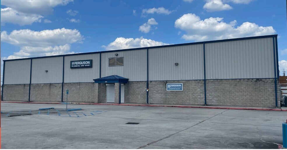 More Photos Of 1803 Rough Neck Dr, Humble Warehouse For Sale