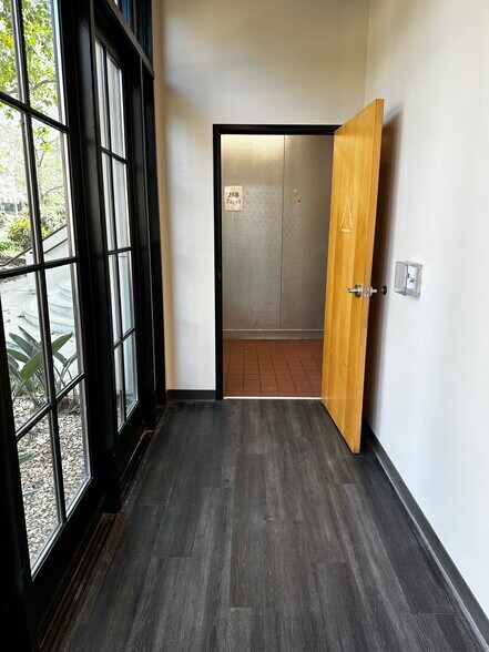 More Photos Of 45 Rincon Dr, Camarillo General Retail For Lease