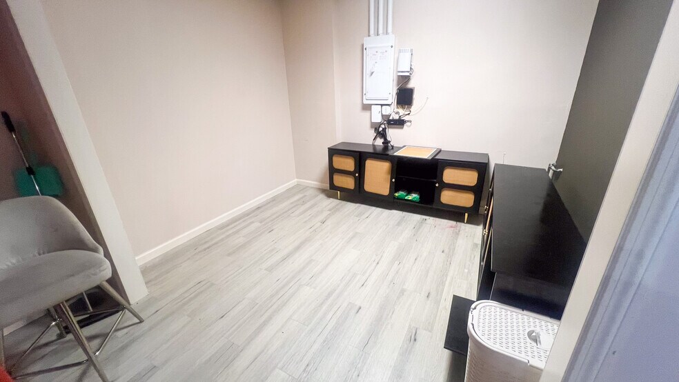 More Photos Of 27 N Maple Ave, Marlton Unknown For Lease
