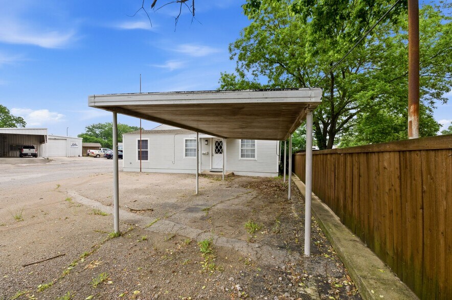 More Photos Of 2906 Woodlawn Rd, McKinney Unknown For Lease