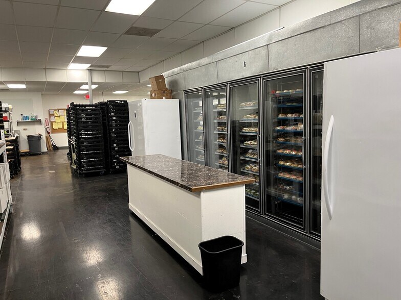 More Photos Of 11131 NE Halsey St, Portland Restaurant For Sale