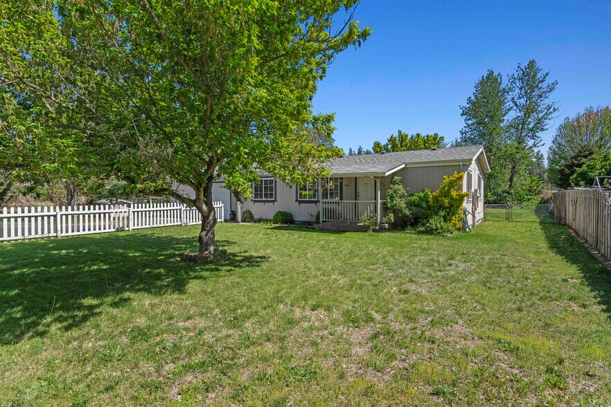 More Photos Of 387 Tavis Dr, Merlin Manufactured Housing Mobile Home Park For Sale