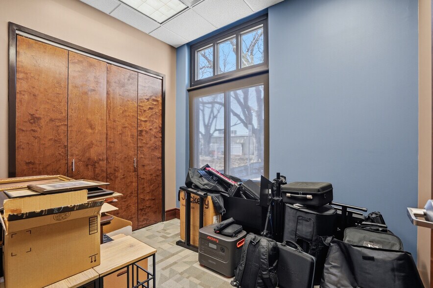More Photos Of 309 N Oak St, Roanoke Office For Sale