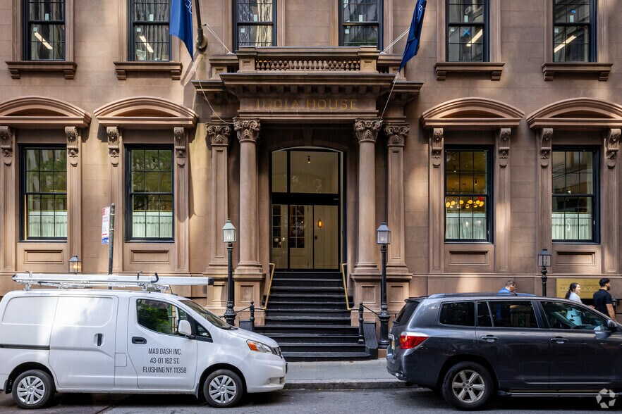 More Photos Of 1 Hanover Sq, New York Office For Lease