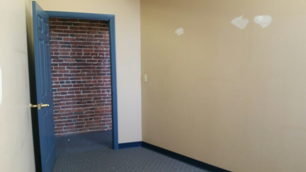 More Photos Of 31 S Main St, Concord General Retail For Sale