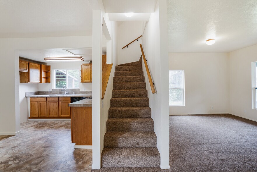 More Photos Of 1133 Irvington Dr, Eugene Land For Sale