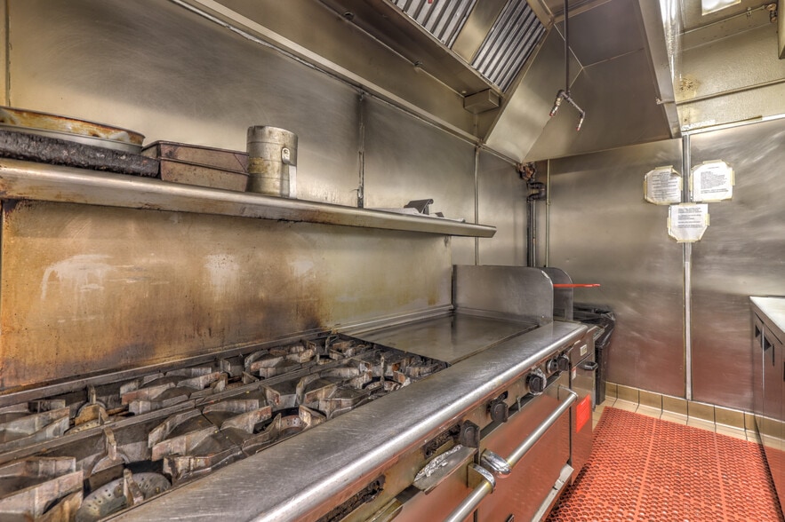 More Photos Of 2120-2126 S Boulder Hwy, Henderson Freestanding For Sale