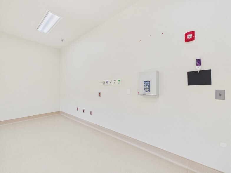 More Photos Of 1000 Centre Brook Ct, Columbus Medical For Lease