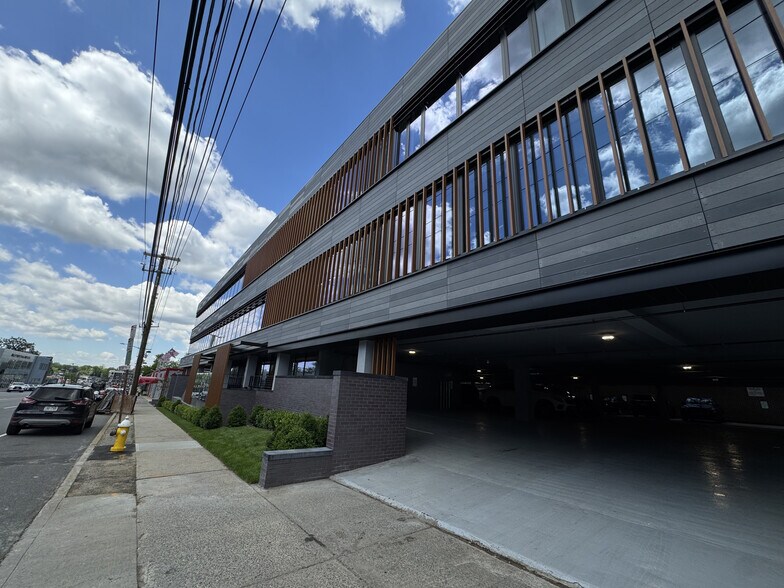 More Photos Of 277 Northern Blvd, Great Neck Office For Lease