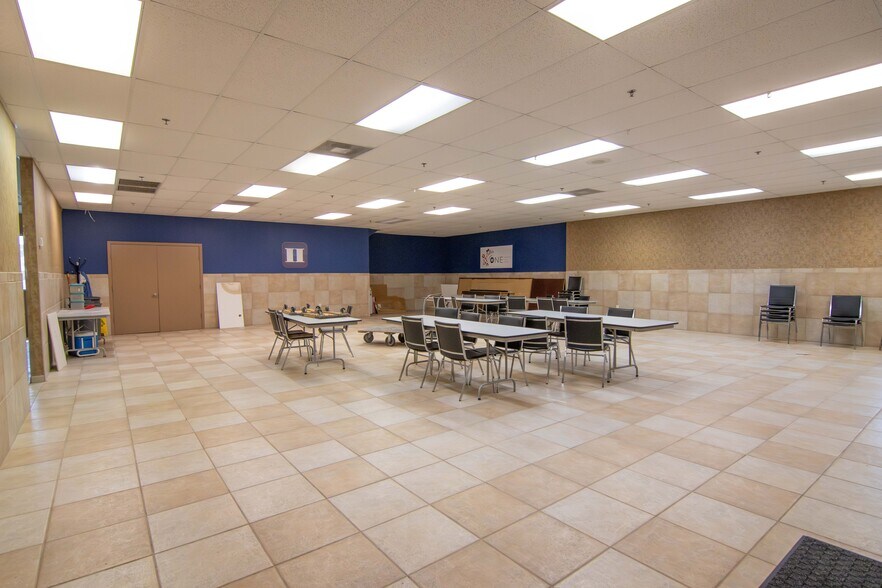 More Photos Of 2600 118th Ave N, Saint Petersburg Light Distribution For Lease