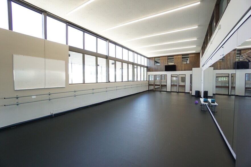 More Photos Of 401 S 7th St, Sunnyside Bank For Sale