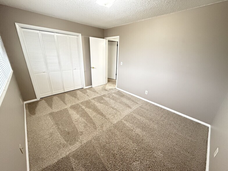 More Photos Of 302 N Evergreen Ln, Wichita Apartments For Sale