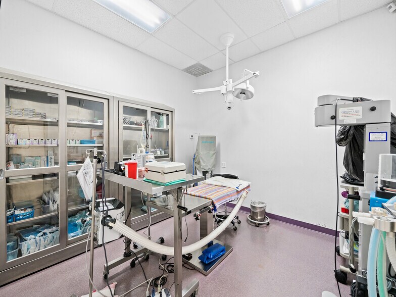 More Photos Of 372 S Powerline Rd, Deerfield Beach Storefront Retail Office For Sale