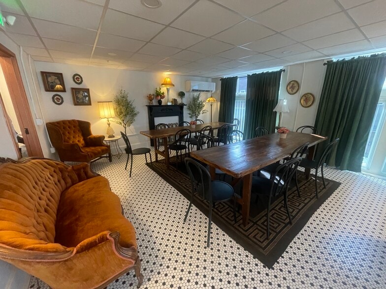 More Photos Of 110 E Bridge St, Wetumpka General Retail For Sale