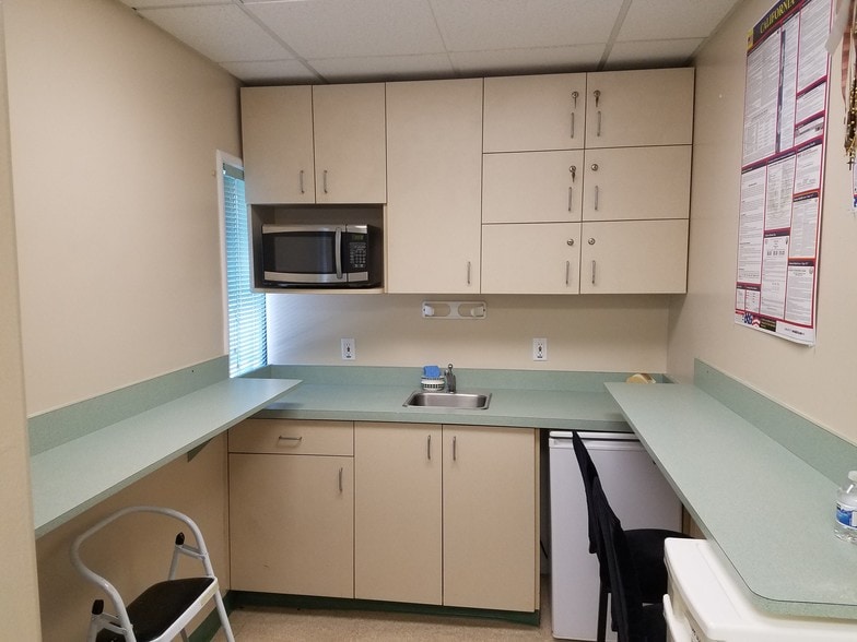 More Photos Of 1041 McKeever Ave, Hayward Medical For Sale
