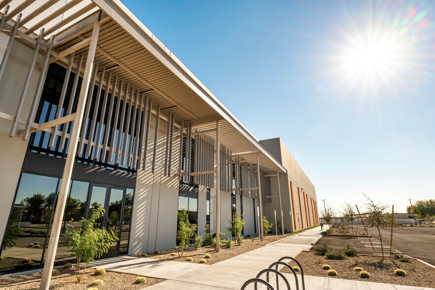 More Photos Of 811 W Warner Rd, Tempe Distribution For Sale