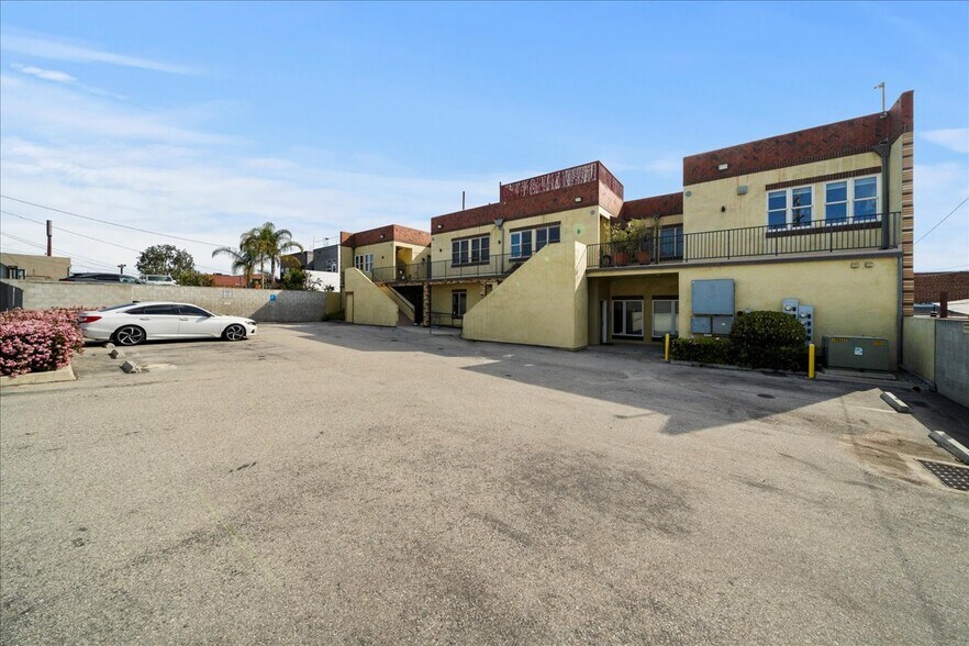 More Photos Of 123 Richmond St, El Segundo Storefront Retail Residential For Lease