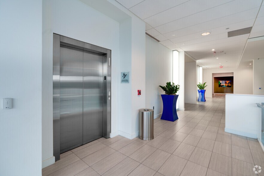 More Photos Of 9395 S John Young Pky, Orlando Office For Lease