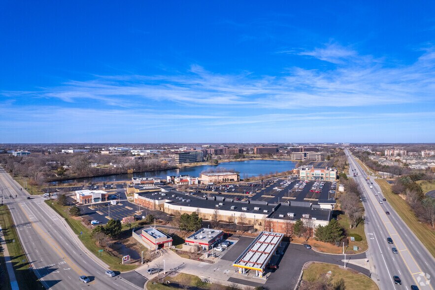 More Photos Of 930 Milwaukee Ave, Lincolnshire Unknown For Lease