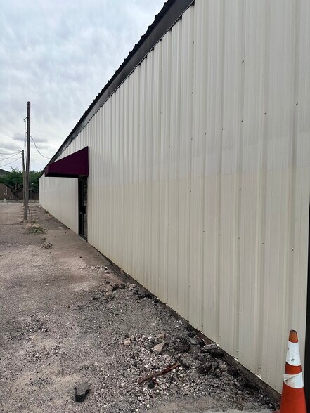 More Photos Of 4809 W Loop 289, Lubbock Warehouse For Lease