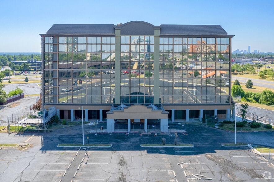 Primary Photo Of 2945 Northwest Expy, Oklahoma City Hotel For Sale