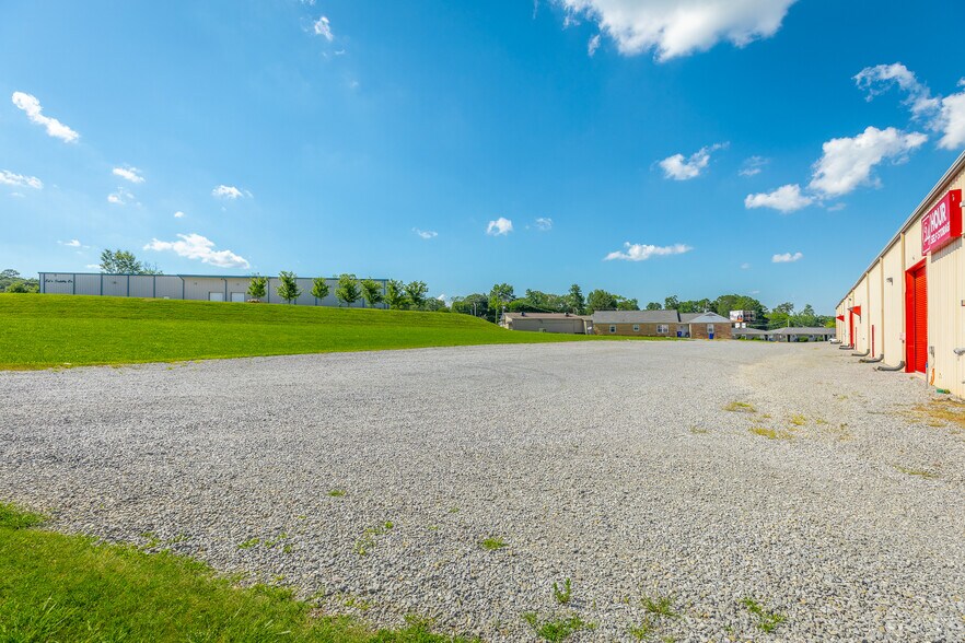 More Photos Of 1208 SW, Cleveland Warehouse For Sale