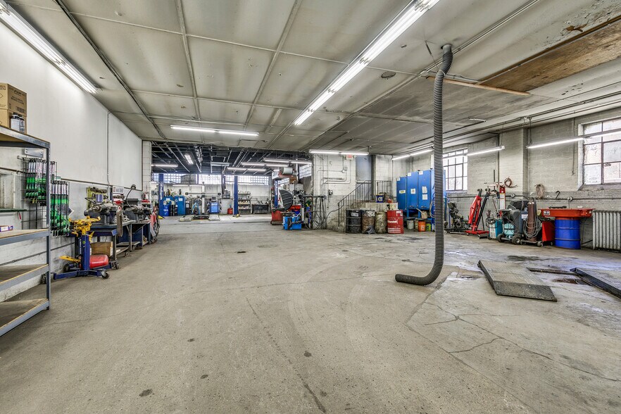 More Photos Of 3610 Lyndale Ave S, Minneapolis Auto Repair For Sale