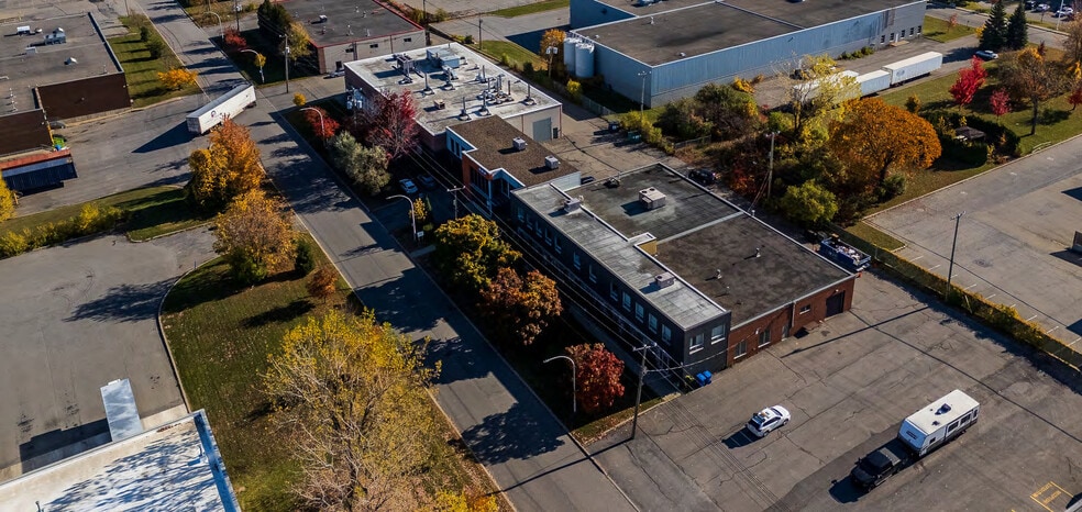 More Photos Of 88 Av Leacock, Pointe-claire Manufacturing For Sale