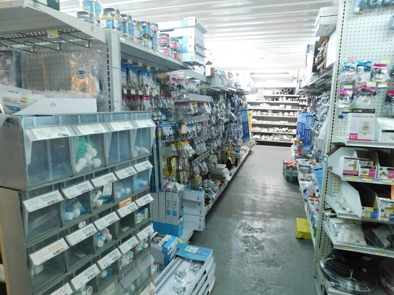More Photos Of 2086 E US Highway 36, Rockville Convenience Store For Sale