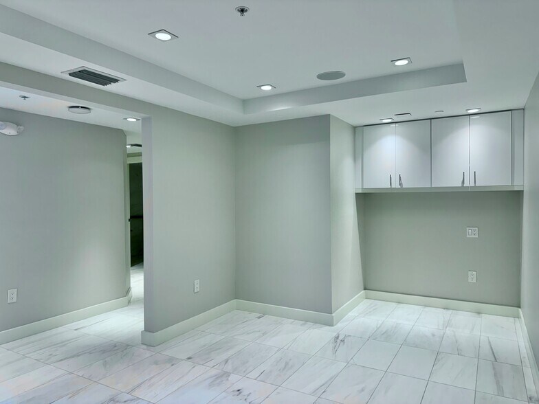 More Photos Of 1001 10th Ave S, Naples Office Residential For Sale